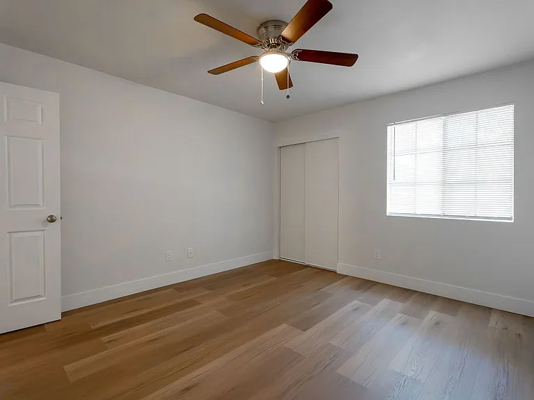 5158 S Jones Blvd #203 — Photo 7