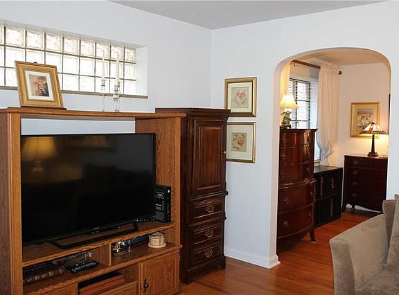 5th image of 6710-6712 Lansdowne Ave