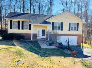 714 Old Barn Cir, Pilot Mtn, NC 27041