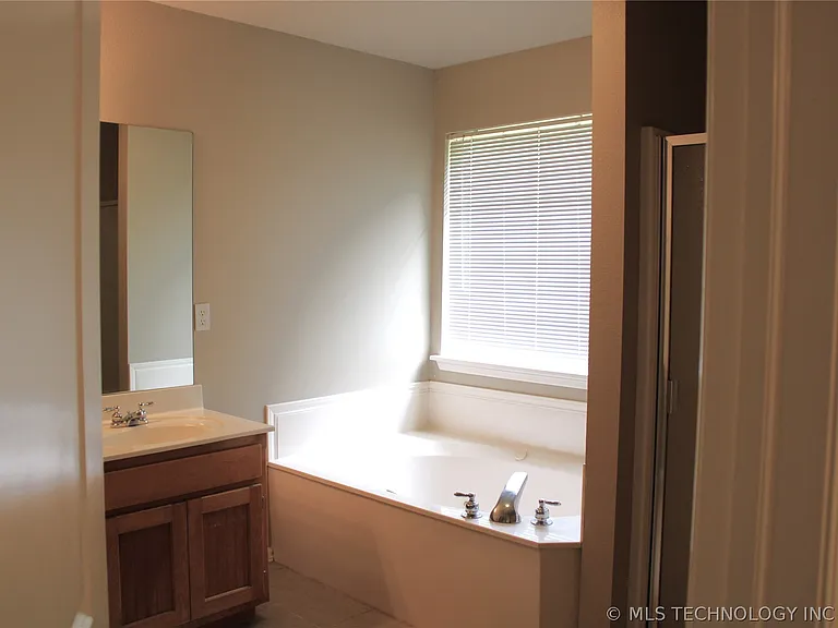 12007 S Cedar Ave — Photo 8