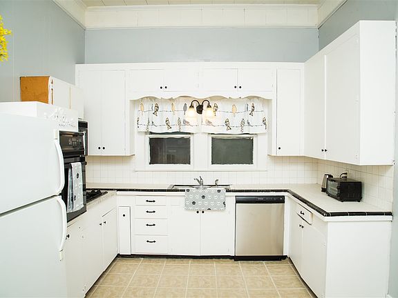 4th image of 106 Rosborough St
