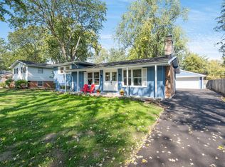 3S269 Ironwood Dr, Glen Ellyn, IL 60137