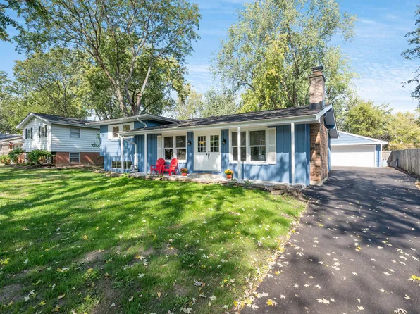 3S269 Ironwood Dr, Glen Ellyn, IL 60137