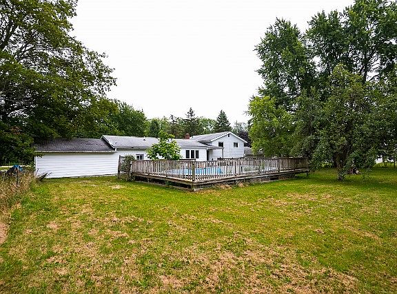 3rd image of 15180 Lake Ave