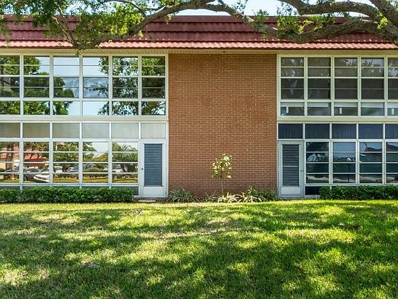 5th image of 22 Pine Arbor Ln
