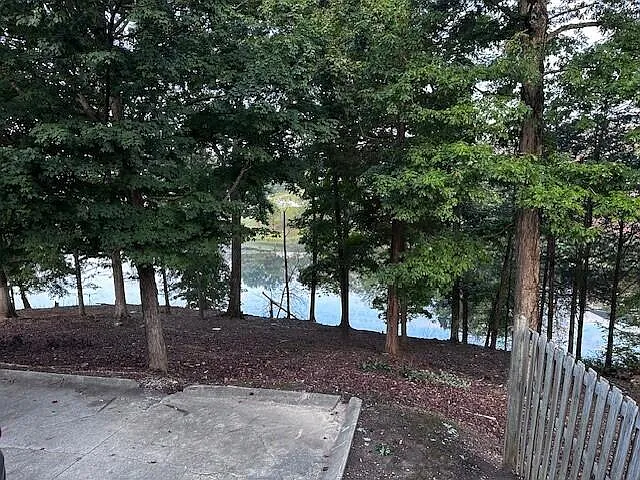 2 bed, 2.5 bath, 2690 sqft, $1,850 — Photo 4