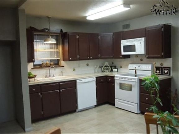 4th image of 1307 Sunset Dr
