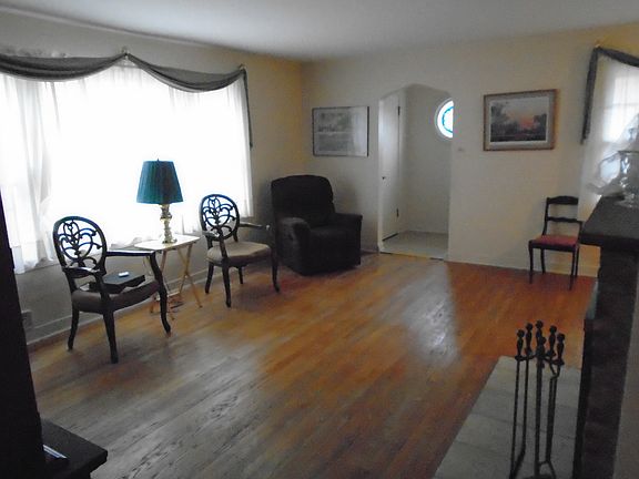 5th image of 726 Robinhood Ln