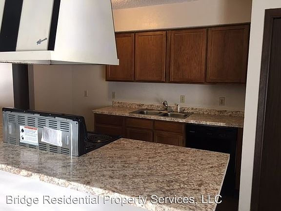 3rd image of 621 Edwards Dr