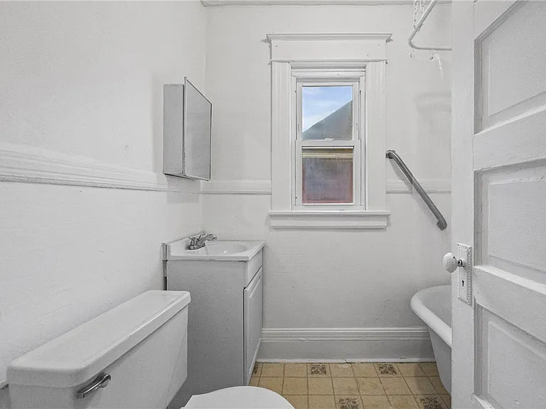 98 Ackerman St — Photo 13
