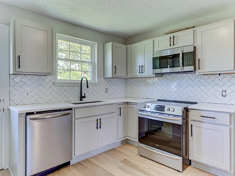 2326 Brittany Dr — Photo 2