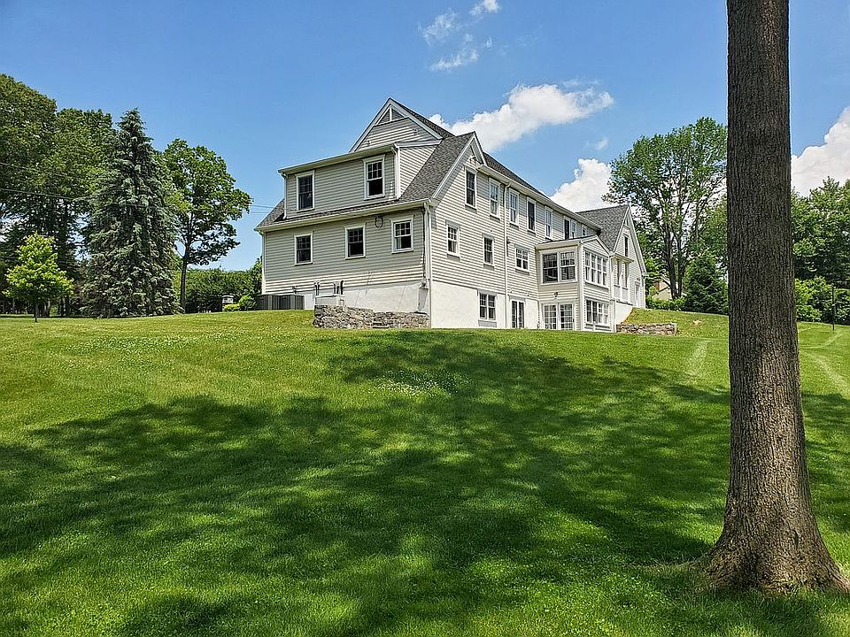 2nd image of 33 Bhasking Ridge Rd