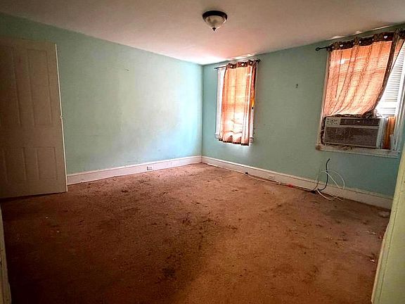 4th image of 219 E Basin St