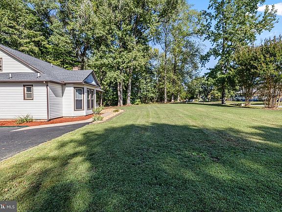 5th image of 10318 Shaw Dr