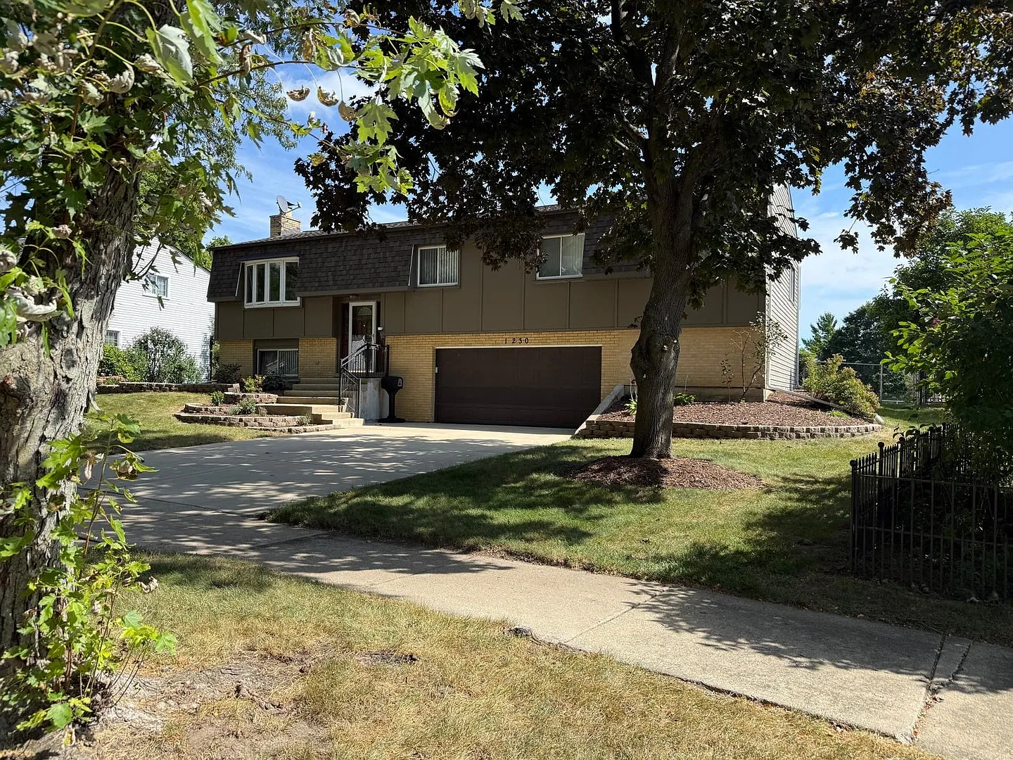 3 bed, 2000 sqft, $3,200 — Photo 1