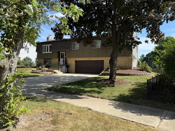 1230 Durham Dr, Wheaton, IL 60189