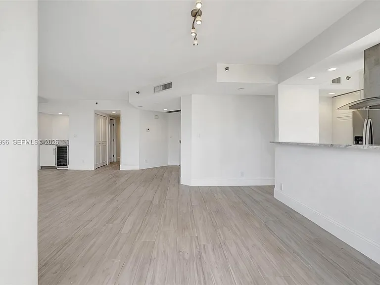 1000 Island Blvd #707 — Photo 8