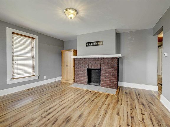 3rd image of 920 Cedar St