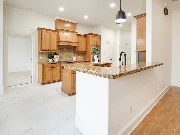 1203 Beacon Ct — Photo 6