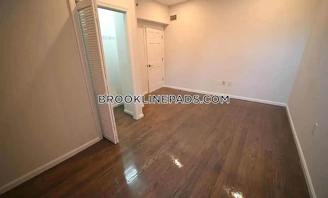 3 bed, $5,375 — Photo 4