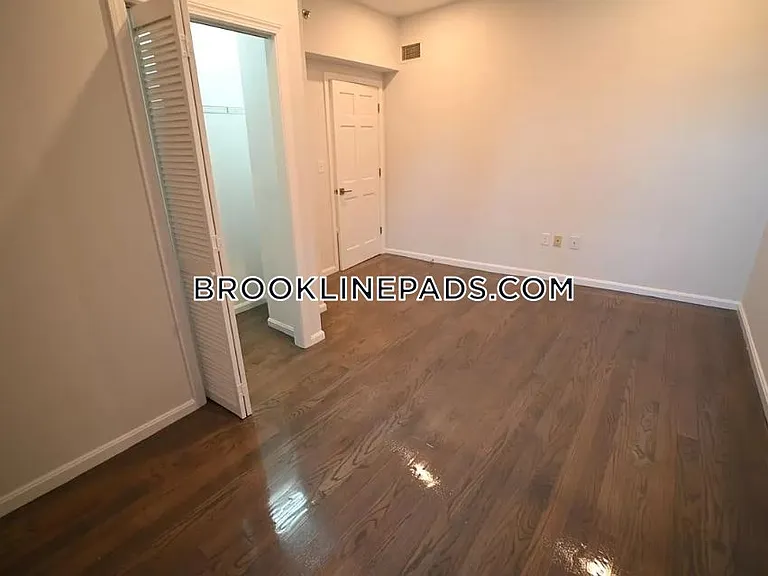 1414 Beacon St #3F — Photo 4