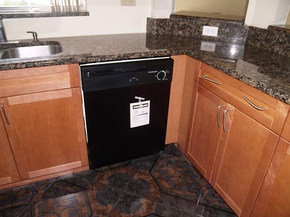 4th image of 224 Sweetbay Ln