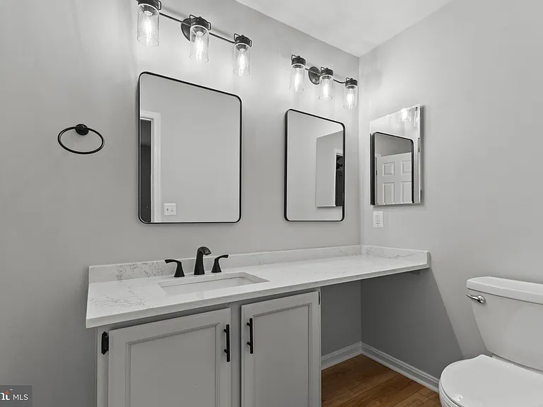 106 Hackley Ct — Photo 13