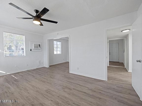 3rd image of 2715 MYRTLE Avenue N