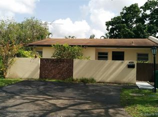 13784 Kendale Lakes Dr, Miami, FL 33183
