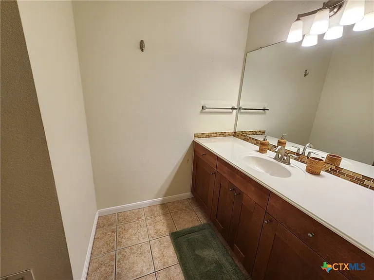 7685 Northcross Dr #308 — Photo 11