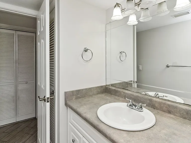 4609 W North B St #111 — Photo 15