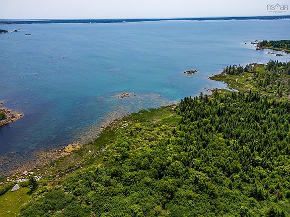3rd image of 21 Bear Point Rd