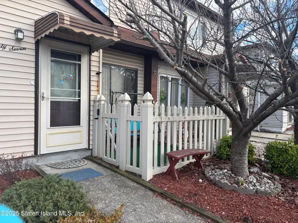 27 Linda Ave, Staten Island, NY 10305