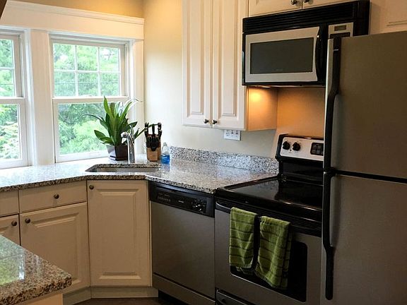 3rd image of 108 Cole Ave #3