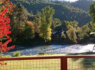 10 Steelhead Pl, Shady Cove, OR 97539