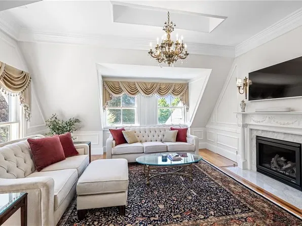 541 Bellevue Ave APT 5, Newport, RI 02840