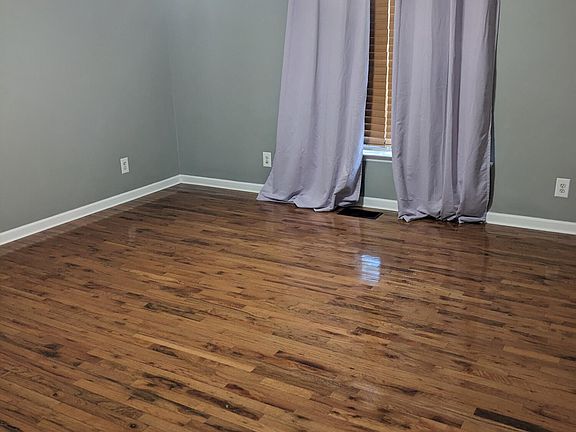 4th image of 214 1/2 Longwood St