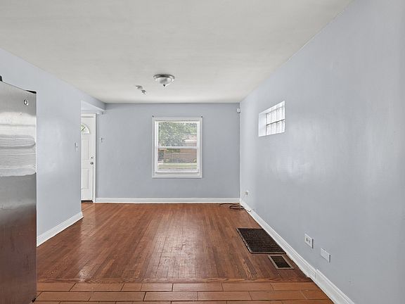 5th image of 10107 S Paxton Ave