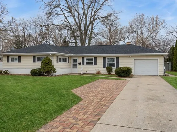 1902 N Washington St, Wheaton, IL 60187