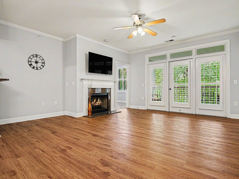 1st image of 2810 Bedford Green Dr APT 305