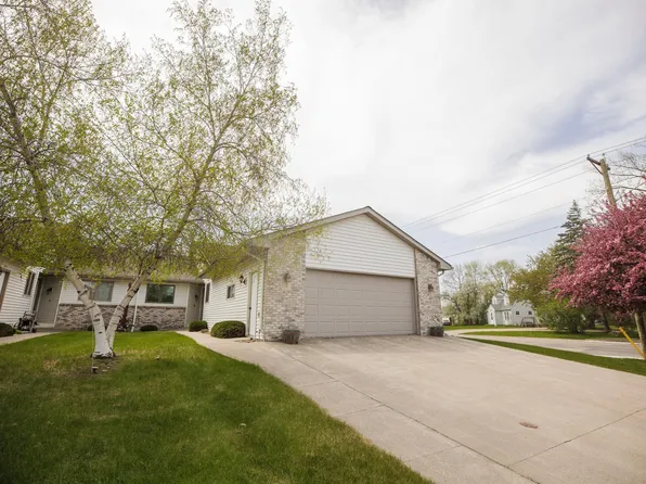 2 Line Dr, Morris, MN 56267