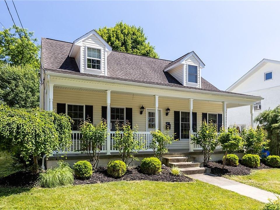 1st image of 624 Grimes St