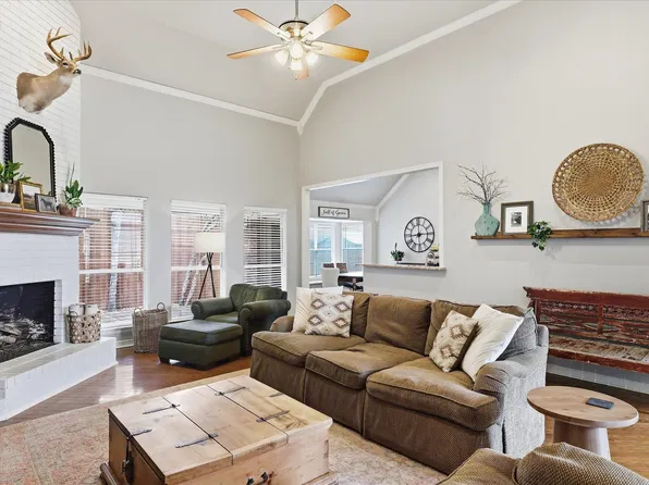 2705 Mimosa Ct, Bedford, TX 76021