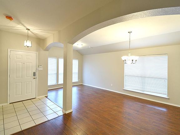 5th image of 2203 Woodberry Dr