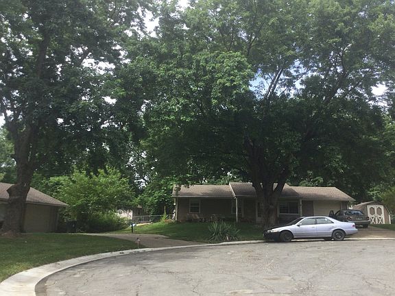 3rd image of 214 SE Bordner Cir