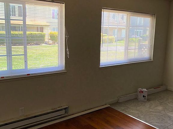 3rd image of 990 Nora Way APT 4