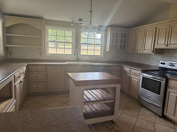 5th image of 218 Hidden Springs Rd