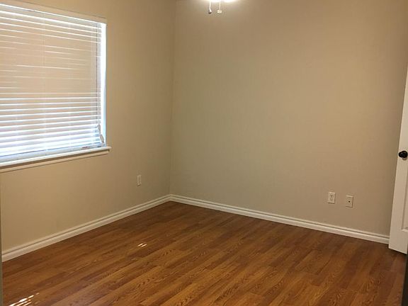 5th image of 413 S English Dr
