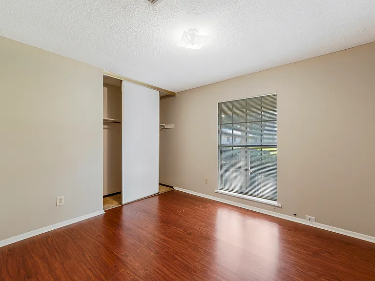 112 Castle Row — Photo 14