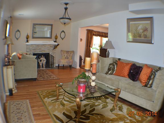 FORMAL LIVING ROOM
